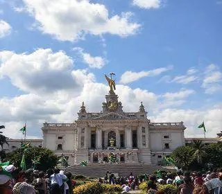 Poupatempo e Bom Prato fechados neste feriado